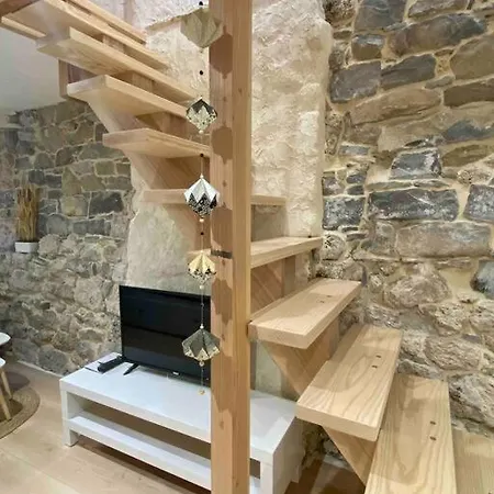 La Maison D Evahlia Tatil Evi Creissels